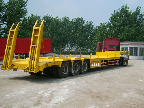 低平板半挂车
